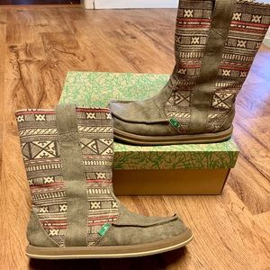 Sanuk wanderer boot
